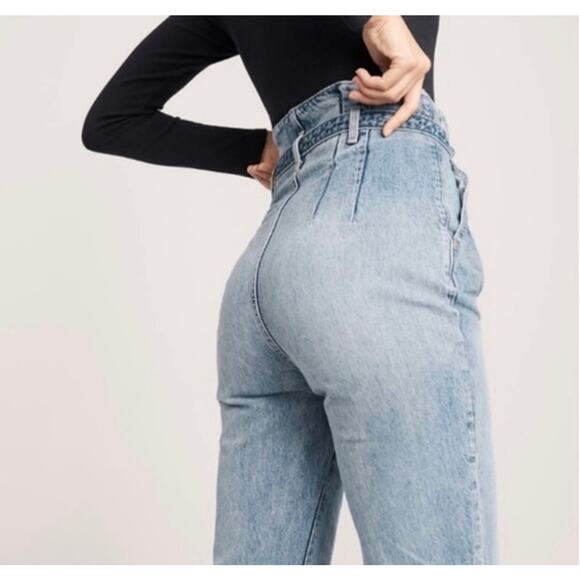 Abercrombie & Fitch Vintage Inspired Ultra High Rise Paperbag Raw Hem Mom Jeans - Picture 8 of 13
